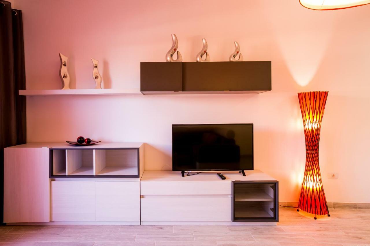 Spacious & Stylish Apartment Los Cristianos Los Cristianos  Exterior photo